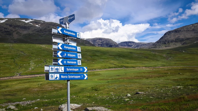 Hemavan systrar i bergen sommar (1 of 1).jpg